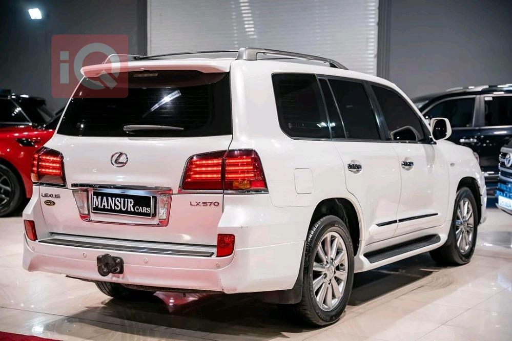 Lexus LX